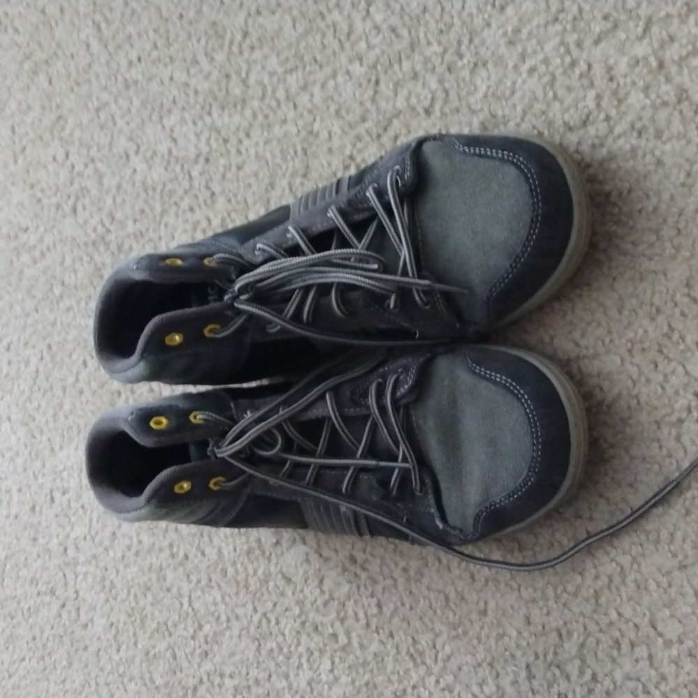 2342 Perry Ellis boots